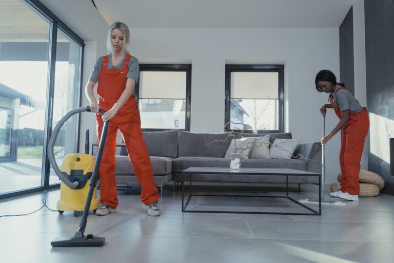 Read more about the article The Benefits of Hiring a Move-Out Cleaning Service