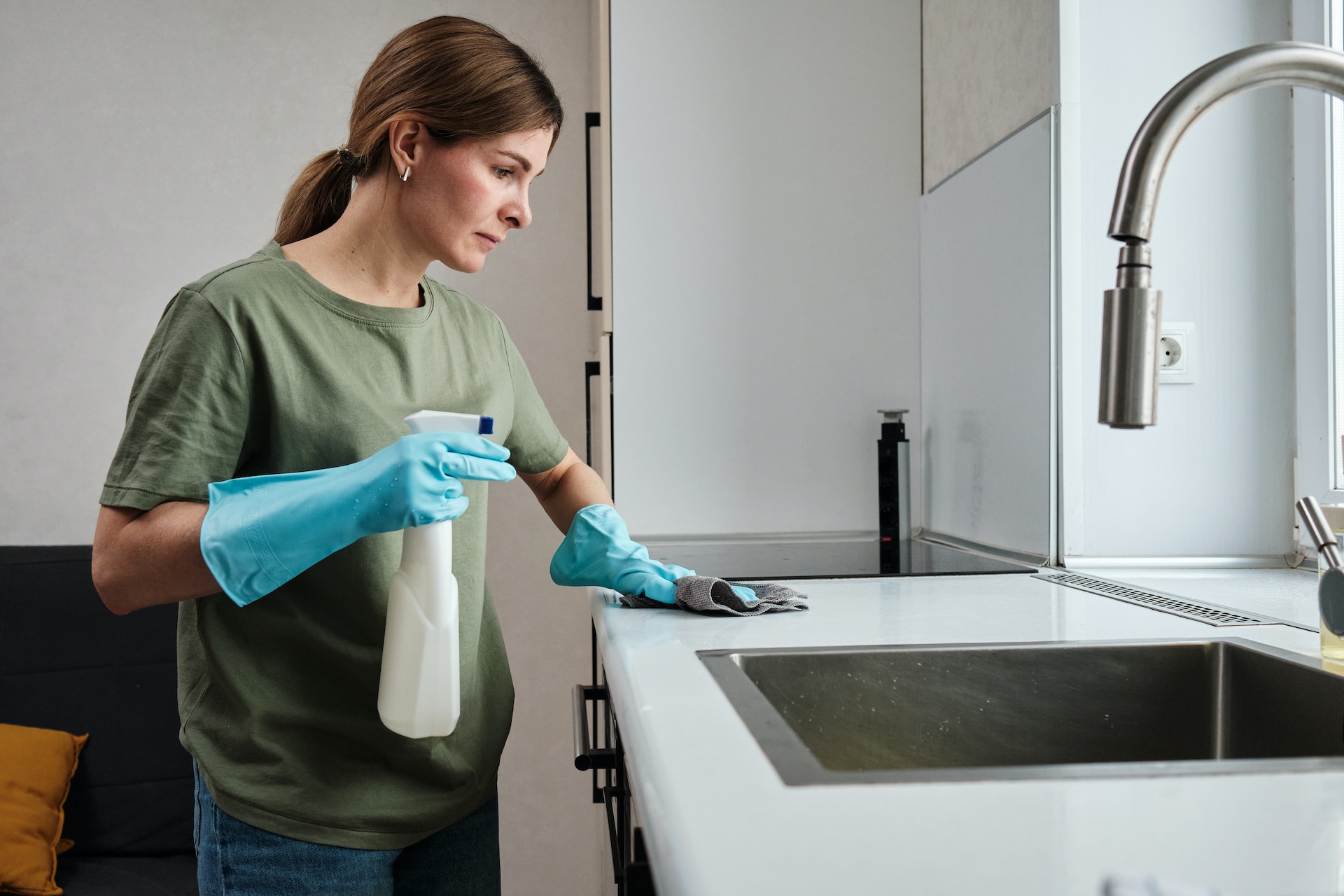 You are currently viewing Ultimate Kitchen Cleaning Checklist: Keep Your Space Fresh and Inviting