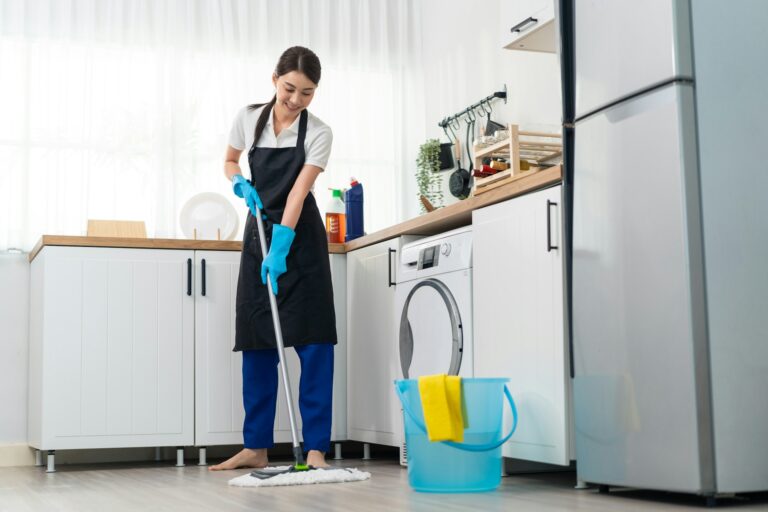 Read more about the article The Ultimate House Cleaning Schedule: Tips and Tricks for Maintaining an Organized and Sparkling Clean Home