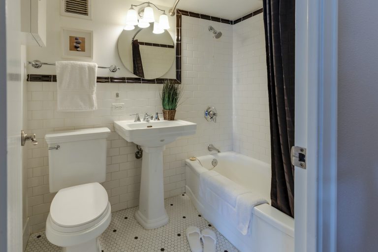 Read more about the article Deep Cleaning Your Bathroom: A Complete Step-by-Step Guide