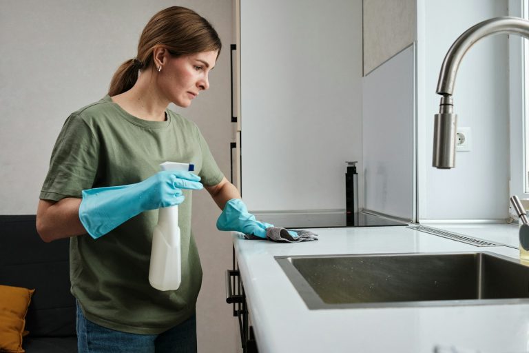 Read more about the article The Best Ways to Keep Your Kitchen Sparkling Clean